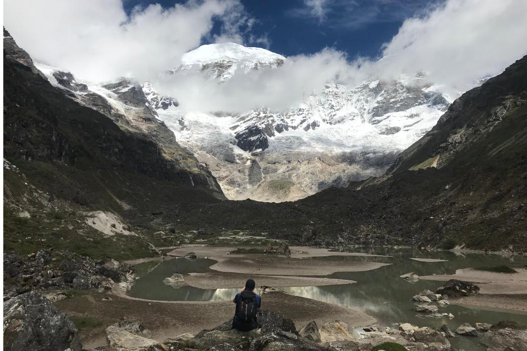 Represa natural e lago glacial no Butão: perigo de inundações provocadas por derretimento de barreiras naturais em lagos glaciais ameaçam 15 milhões de pessoas (Foto: J. Rachel Carr)