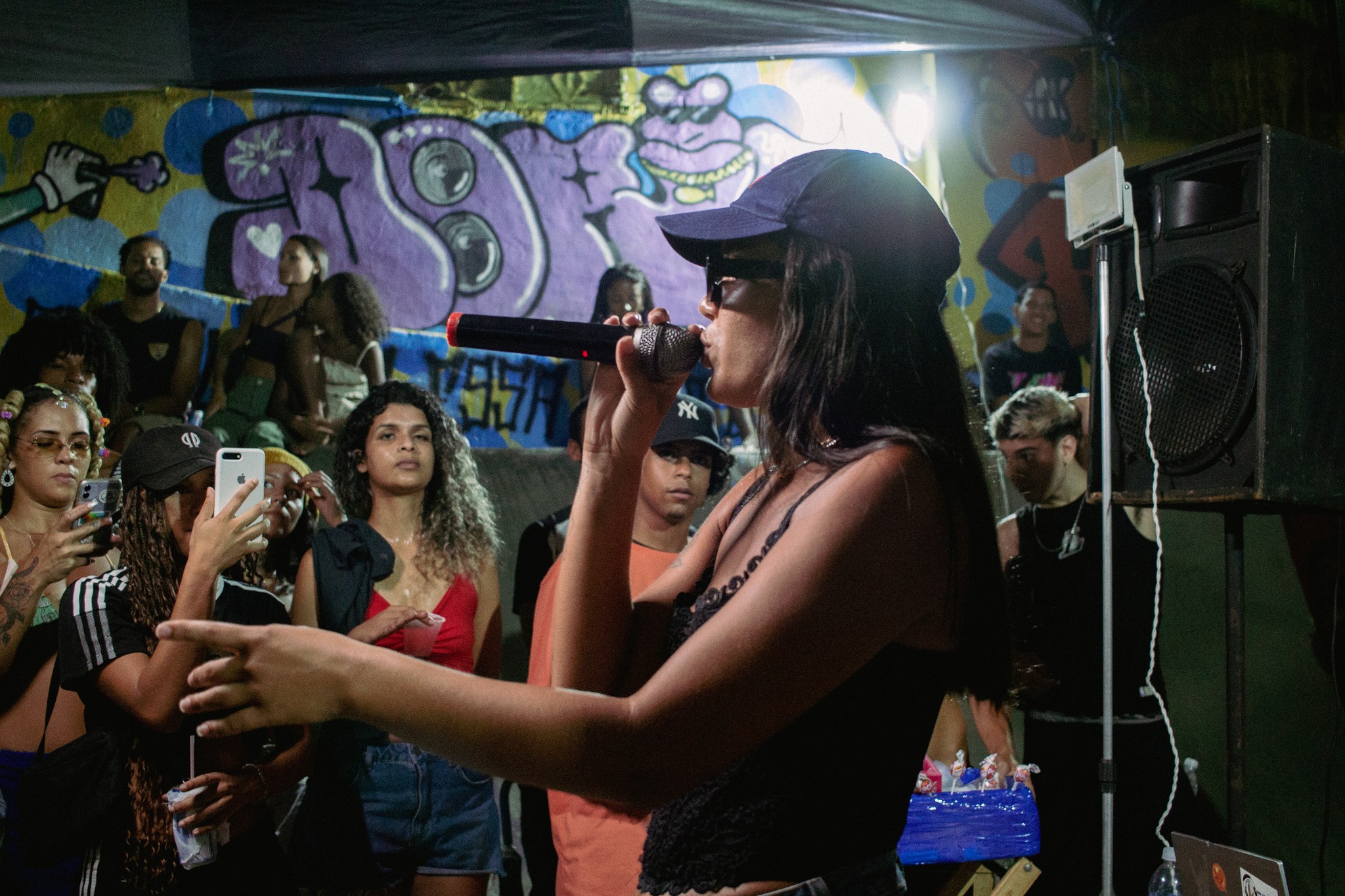 Batalha de rimas da Roda Cultural da Rocinha: slam, rap, hip hop, música e dança para jovens aos domingos (Foto: Roda Cultura da Rocinha / Facebook)