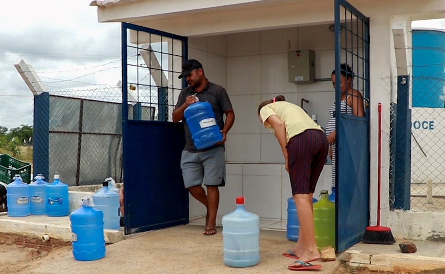 Sistema de dessalinização trata água salobra para garantir água para consumo humano: melhoria da saúde na comunidade (Foto: Irpaa)