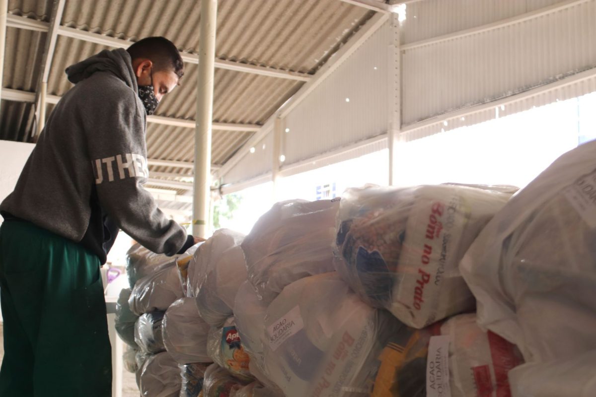 Entrega de cestas básicas durante a pandemia: financiamento é desafio para ONGs (Foto: Divulgação)