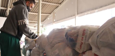 Entrega de cestas básicas durante a pandemia: financiamento é desafio para ONGs (Foto: Divulgação)