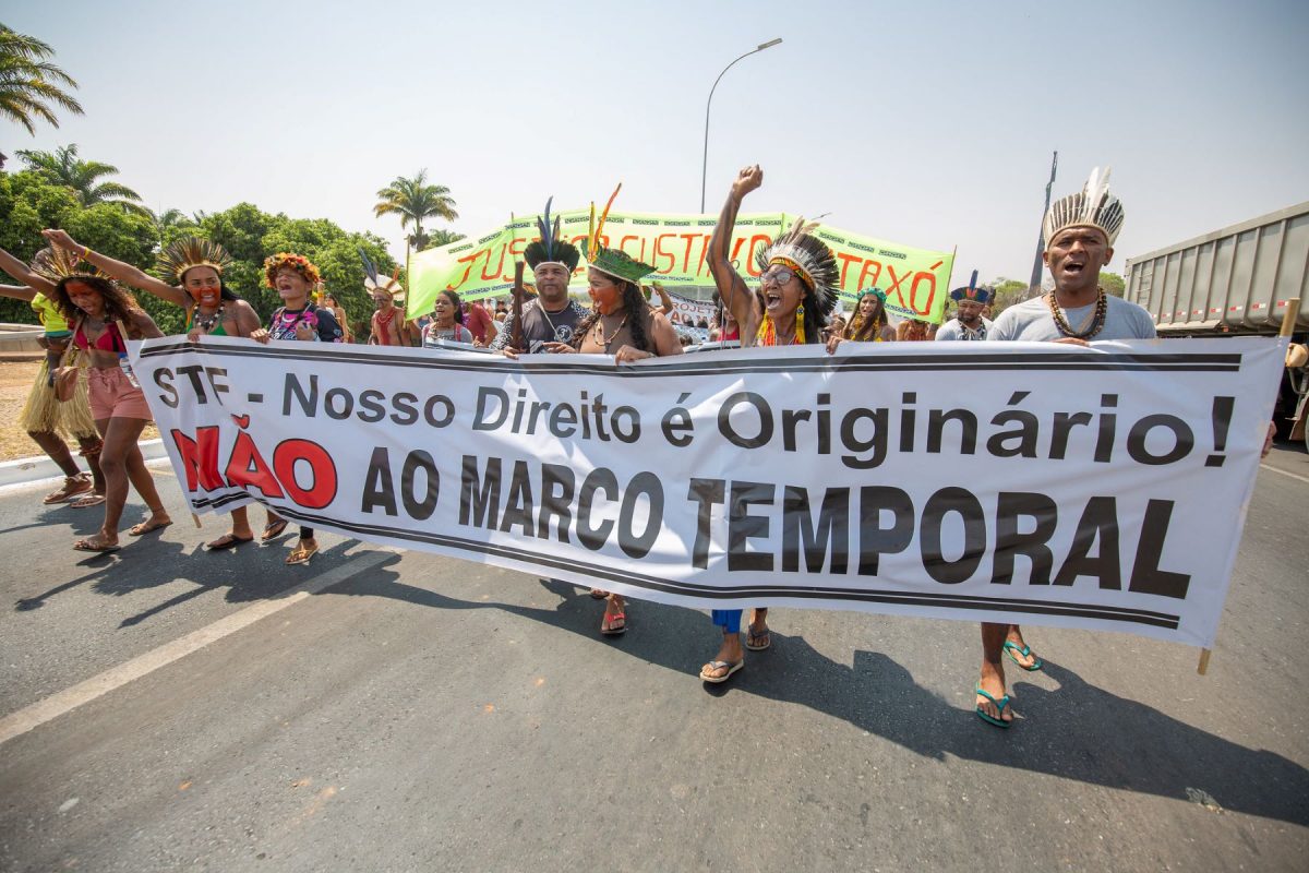 Protesto em Brasília contra o marco temporal: ameaça a terras indígenas já demarcadas e em demarcação ( Foto: Tiago Miotto / Cimi - 29/09/2023)