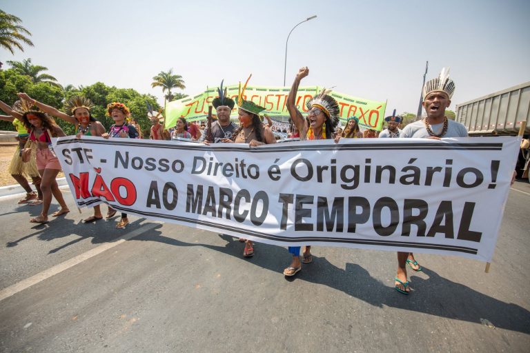 Protesto em Brasília contra o marco temporal: ameaça a terras indígenas já demarcadas e em demarcação ( Foto: Tiago Miotto / Cimi - 29/09/2023)