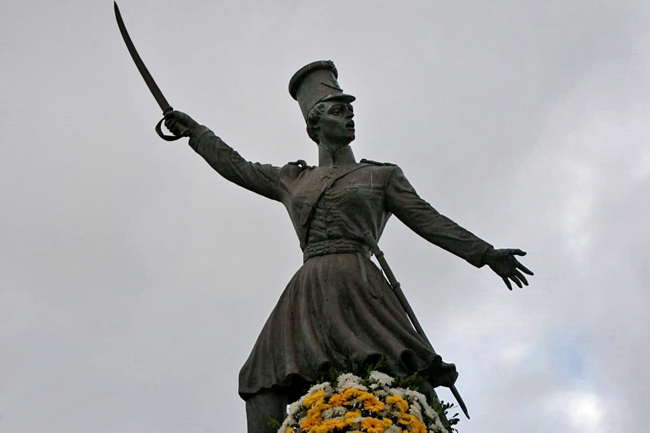 Estátua de Joana Angélica em Feira de Santana: filha de produtor rural se fingiu de homem para lutar pela Independência (Foto: Joá Souza / Governo da Bahia)