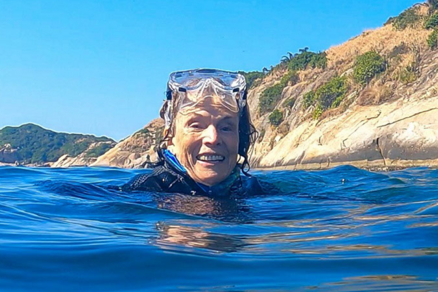 A oceanógrafa Sylvia Earle em mergulho nas Ilhas Cagarras: 'proteger o oceano é proteger a vida' (Foto: Projeto Ilhas do Rio / divulgação)