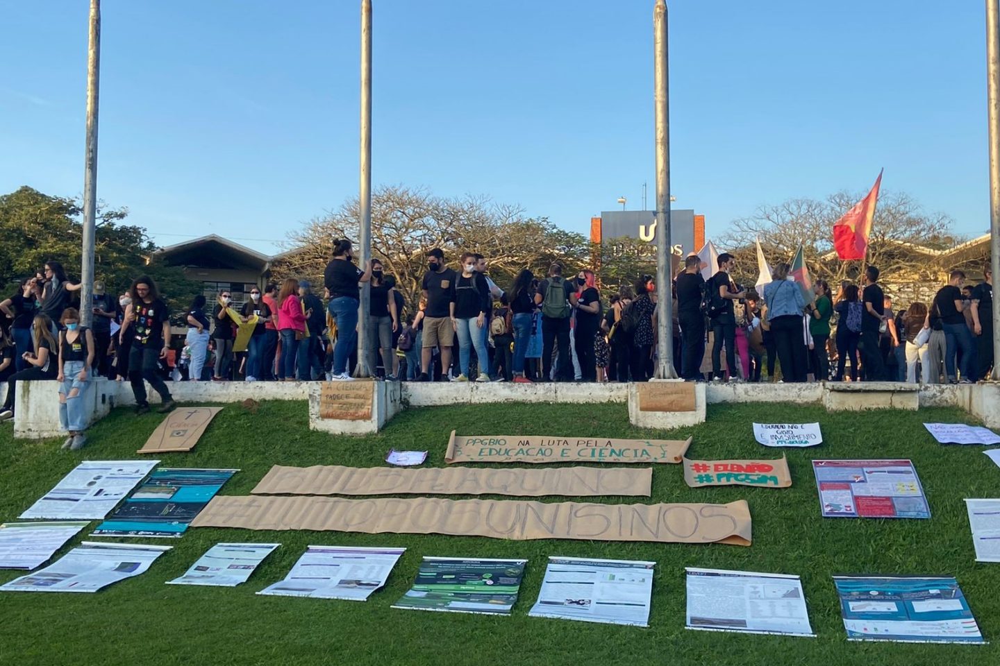 Protesto na Unisinos após anúncio do fechamento dos cursos de pós-graduação: professores demitidos e pesquisas interrompidas (Foto: Vanessa Ruffatto)