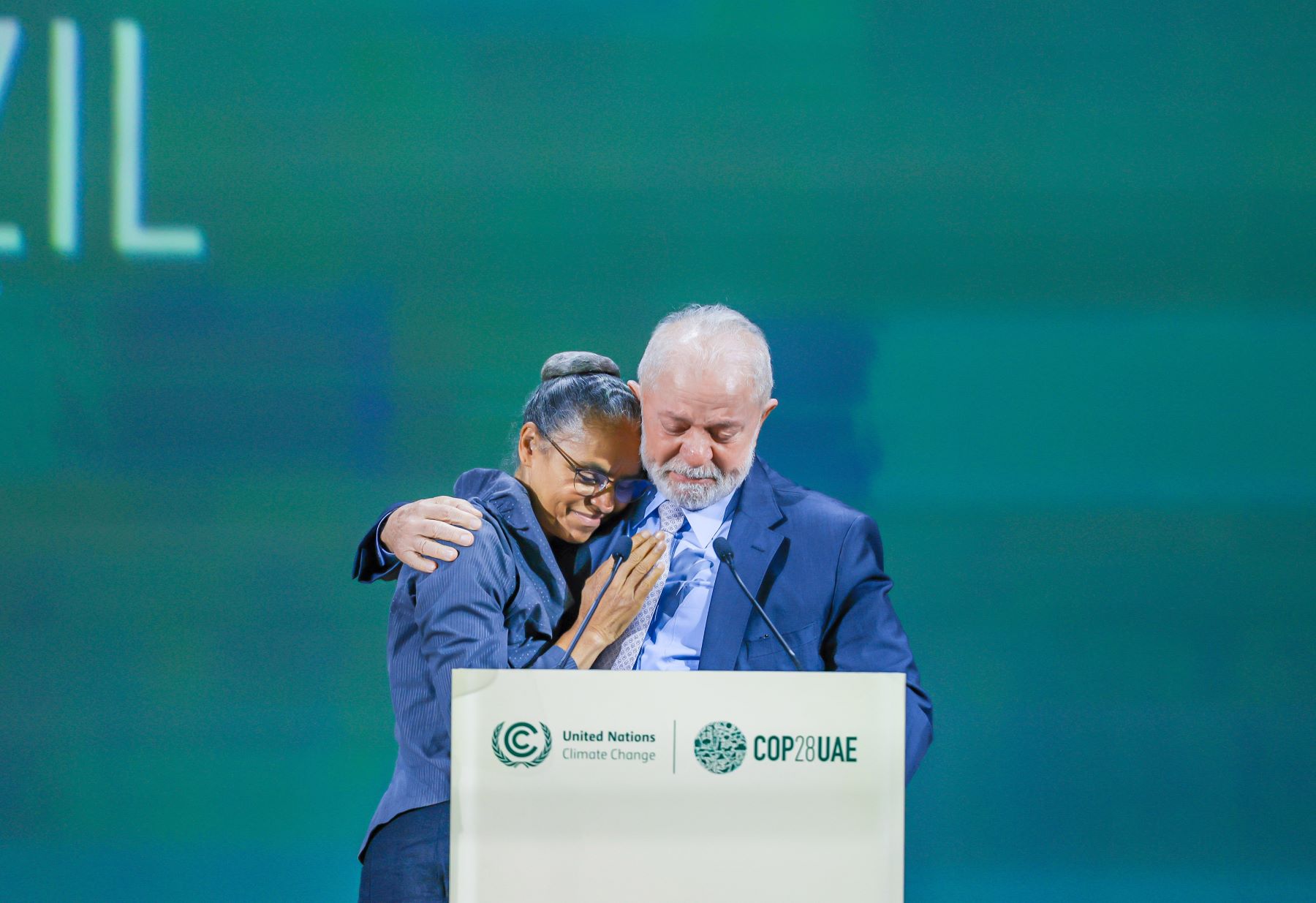 A ministra Marina Silva, com o presidente Lula, na COP28: países ricos devem liderar transição para fim dos combustíveis fósseis (Foto: Ricardo Stuckert / PR - 01/12/2023)
