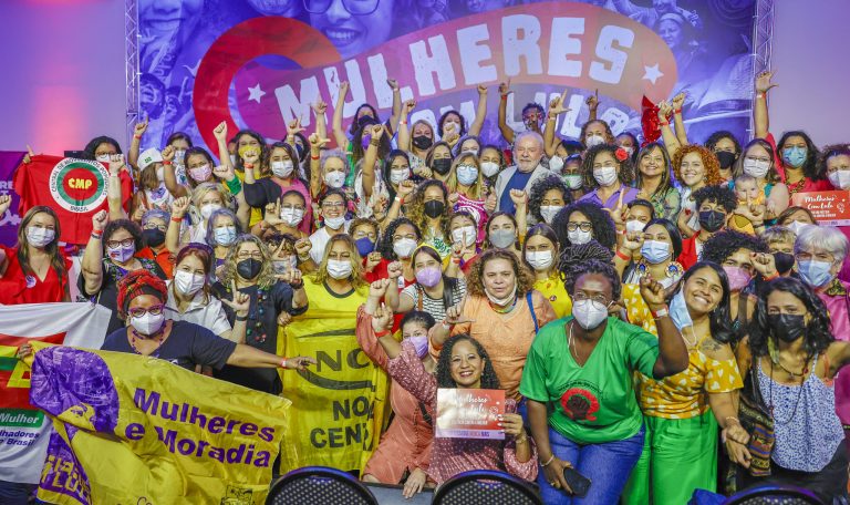 Encontro de mulheres com Lula: brasileiras são a maioria da população, a maioria do eleitorado e têm mais anos de estudo, mas continuam distantes dos espaços de poder (Foto: Ricardo Stuckert - 10/03/2022)