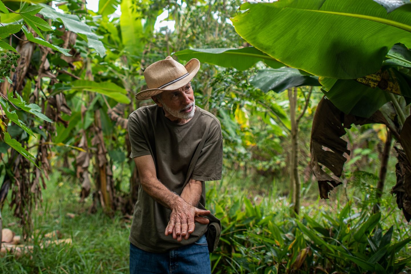 Dercílio Pupin deu um novo rumo à sua terra aderindo aos programas da prefeitura e do IPÊ, o Semeando Água. Foto Lucas Ninno/Diálogo Chino