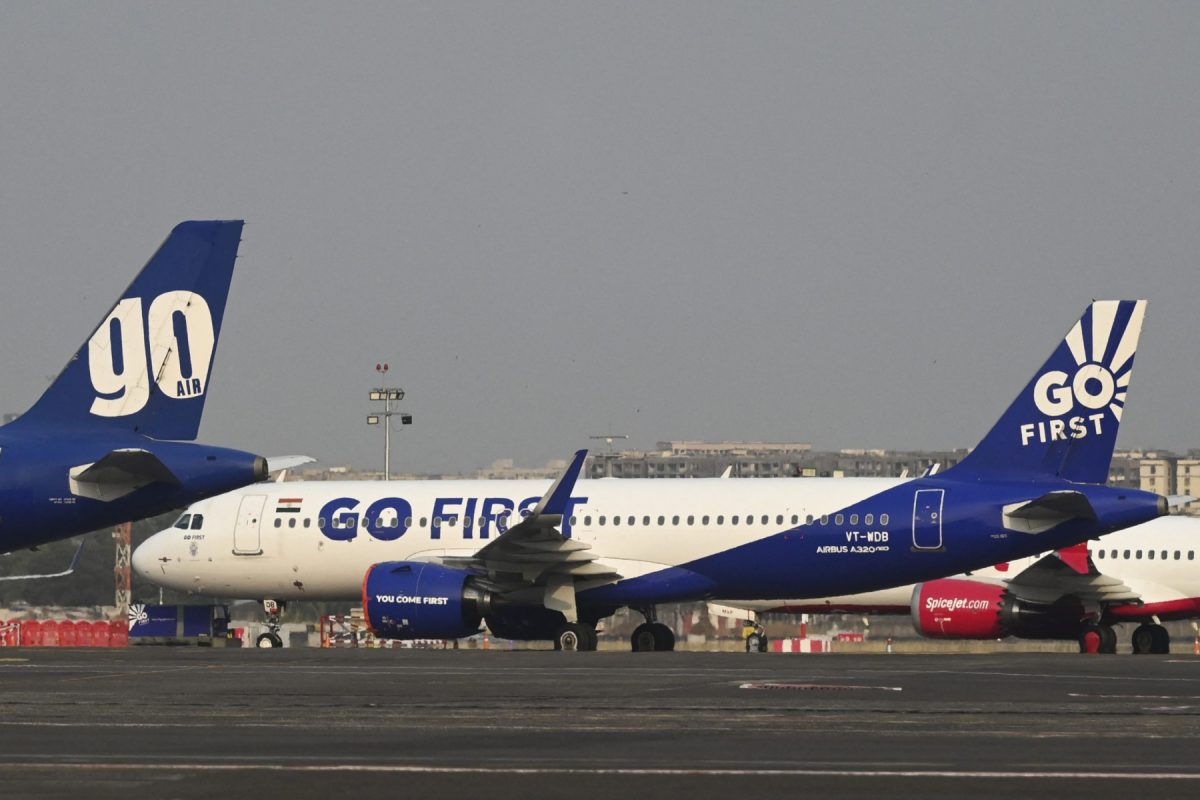 Aeronaves da Go First, companhia aérea indiana, no pátio do aeroporto internacional de Mumbai. Dados do FMI mostram que o país deverá representar quase 9% do PIB mundial até 2028. Foto Punit Paranjpe/AFP