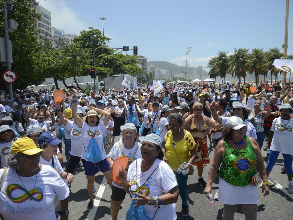 Caminhada em Defesa da Pessoa Idoso em Copacabana promovida pelo Sesc-RJ. Em 2100, proporção de idosos chegará a 40% da população. Foto Tomaz Silva/ Agência Brasil (Outubro/2019)