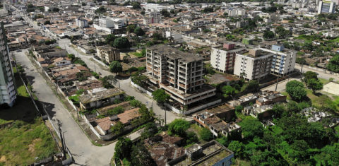 Vista aérea dos bairros afetados pelo desabamento em Maceió. Foto: Arnaldo Sete/MZ Conteúdo