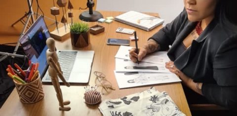 Day Molina, pioneira em trazer perspectivas indígenas para o universo da moda brasileira. Foto Acervo Pessoal
