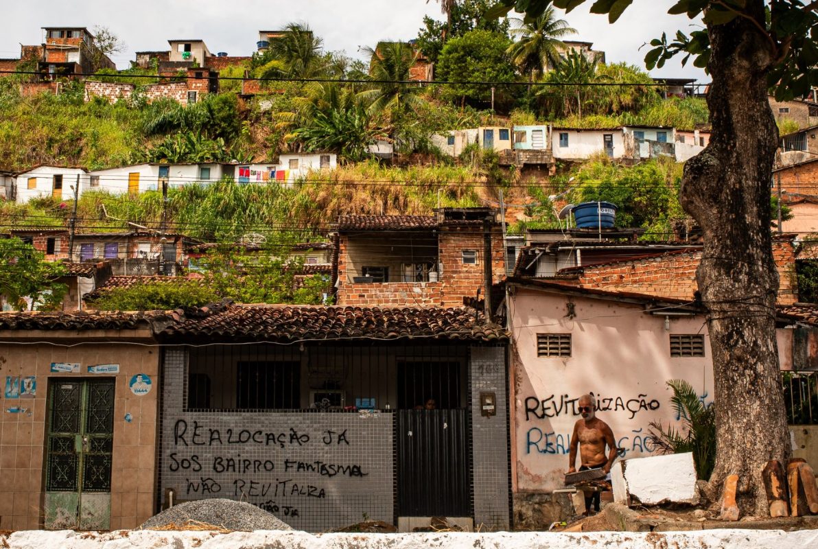 Casas interditadas em bairro de Maceió: desastre socioambiental é inevitável (Foto: Inês Campelo / MZ Conteúdo)