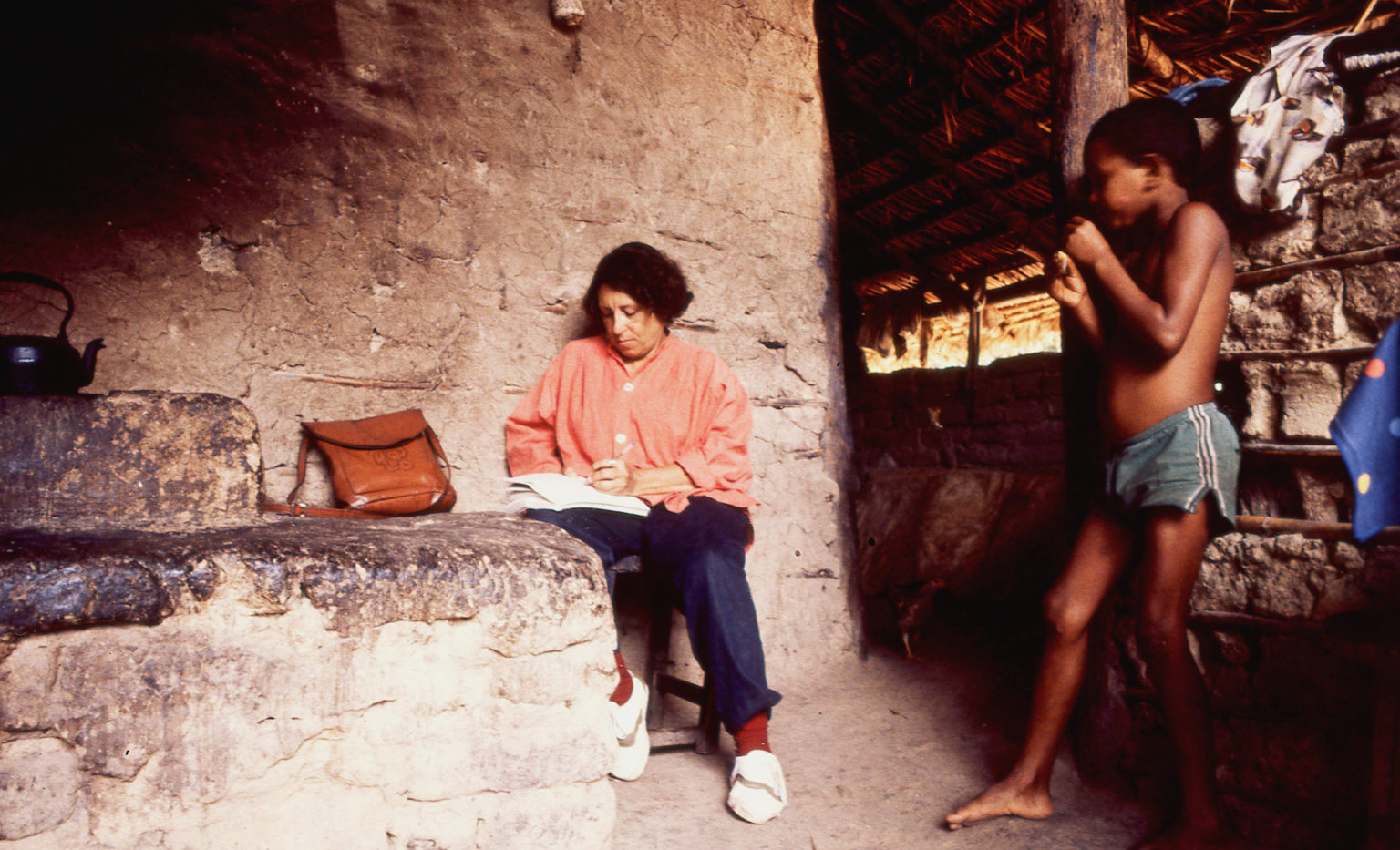 A antropóloga Mari Baiochi em visita ao Kalunga no começo dos anos 1980: trabalho decisivo para reconhecimento do território quilombola (Foto: Reprodução / Asssociação Quilombola Kalunga)