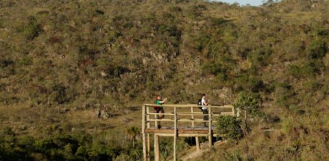 Turistas visitam área da Chapada dos Veadeiros em território Kalunga: visitantes e moradores enfrentam dificuldades no transporte (Foto: Joedson Alves / Agência Brasil)