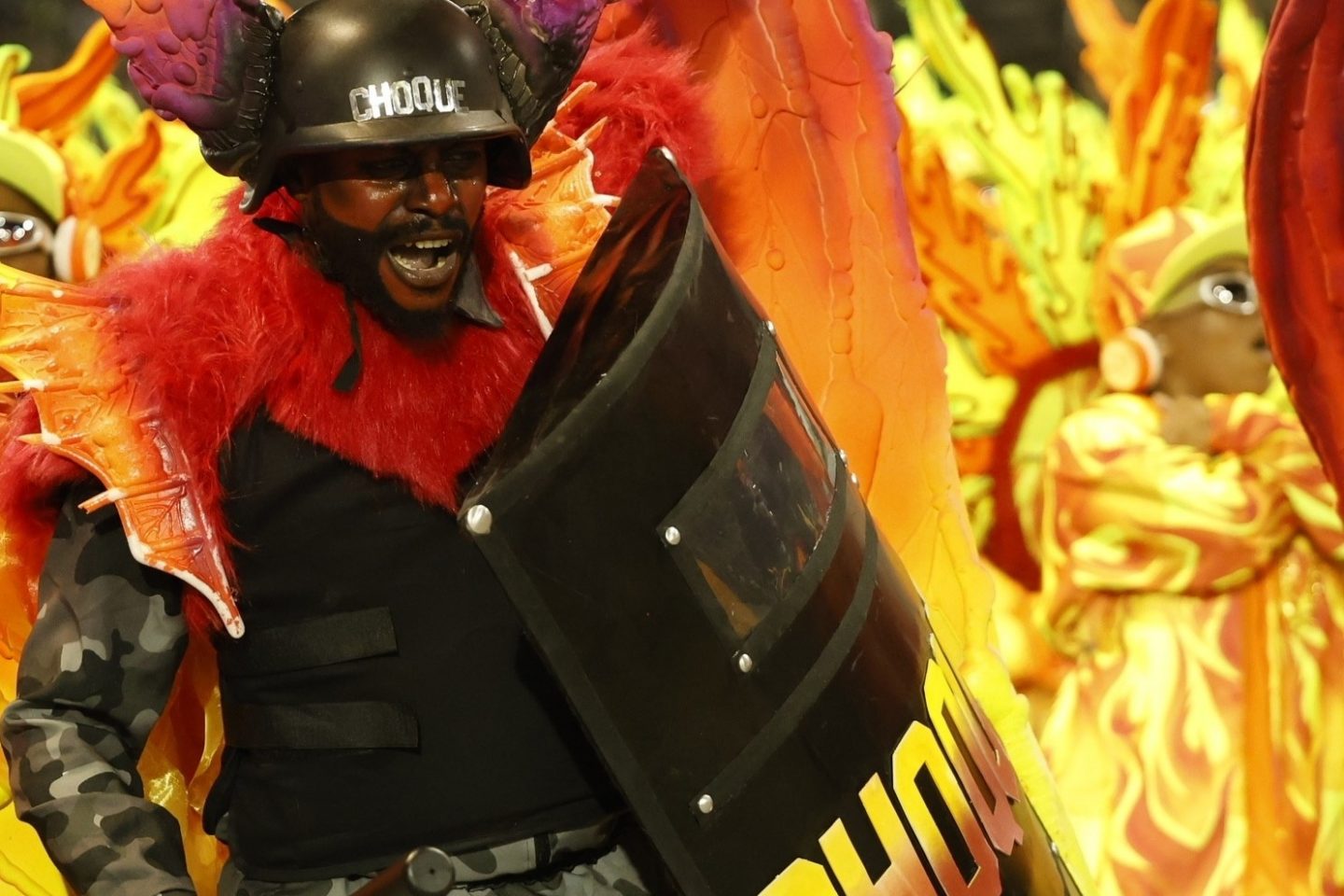 Ala da Vai-Vai com críticas à violência policial: organizações e políticos ligados às forças de segurança querem punir tradicional escola de samba de São Paulo (Foto: Felipe Alves / Liga-SP)