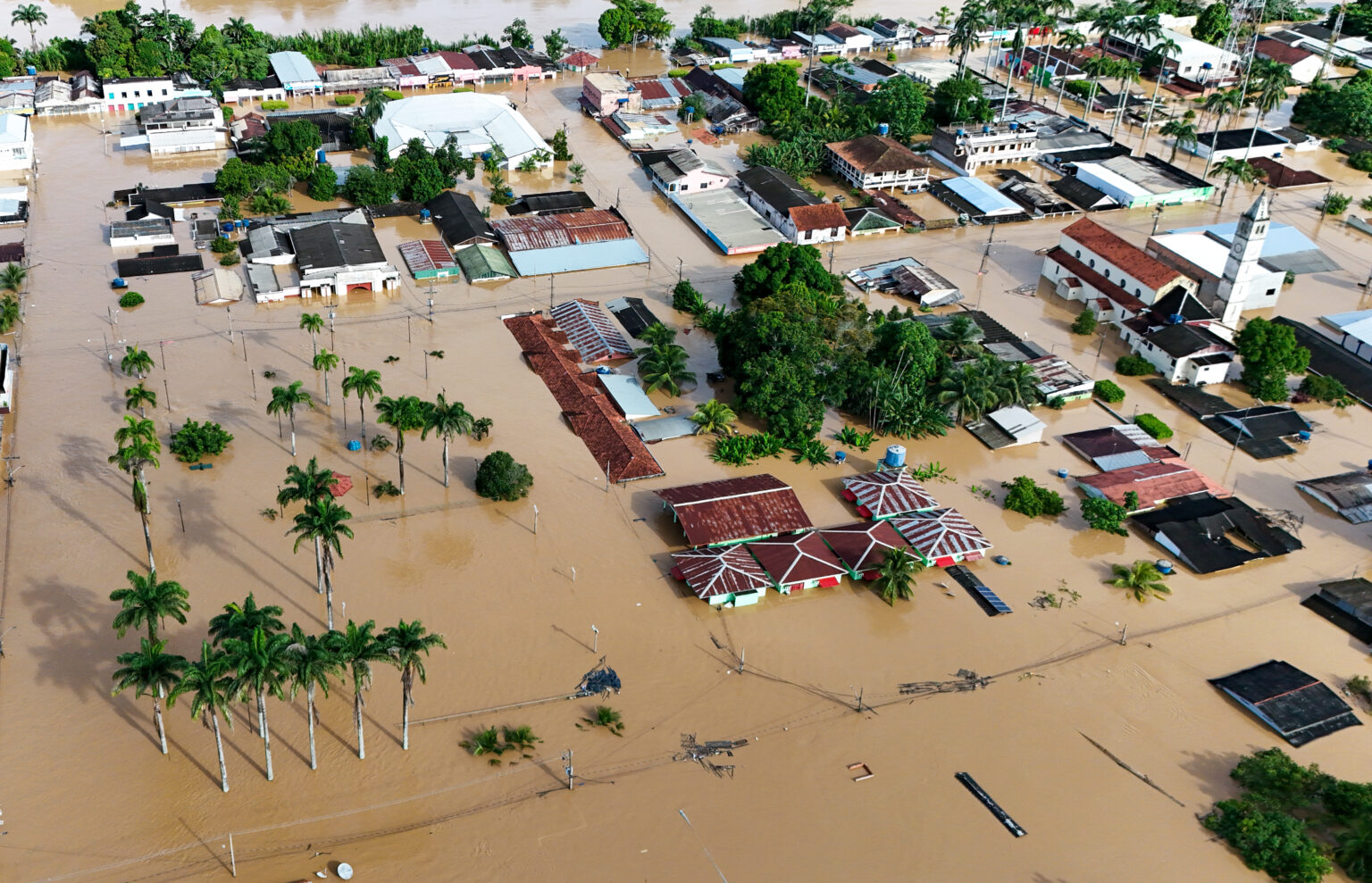 Enchente no Acre: 5.578 pessoas desabrigadas e 5.703 desalojadas (Foto: Marcos Vicentti/Secom/Acre)