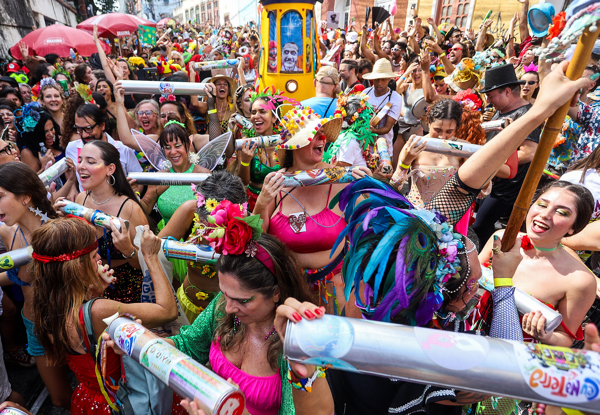 Desfile colorido do bloco Céu na Terra, no Rio: para Luiz Antonio Simas, Carnaval sofre ataque de um certo discurso de ordenação pública que busca a contenção da festa (Foto: Fernando Maia / Riotur - 03/02/2024)