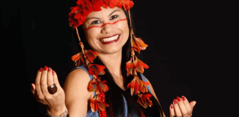 A professora, geógrafa e poeta Márcia Kambeba: denúncias das violências sofridas pelas mulheres indígenas nas aldeias e também em contexto urbano (Foto: Divulgação)