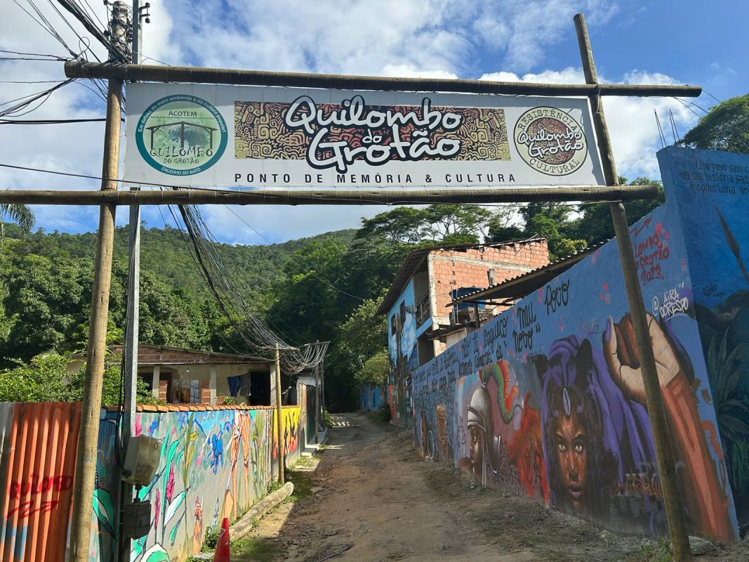 Entrada do Quilombo do Grotão, dentro do Parque da Serra da Tiririca, área de preservação em Niterói: órgãos ambientais ameaçam despejar quilombolas (Foto: Beatriz Riscado)