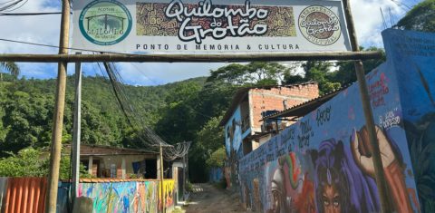 Entrada do Quilombo do Grotão, dentro do Parque da Serra da Tiririca, área de preservação em Niterói: órgãos ambientais ameaçam despejar quilombolas (Foto: Beatriz Riscado)