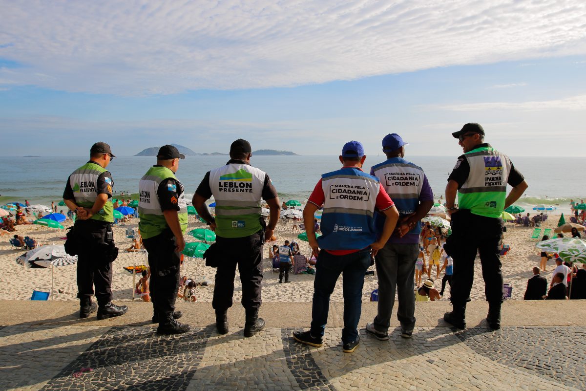 Agentes de segurança atuam na Operação Verão: abordagens pela cor da pele. Foto Fernando Frazão/Agência Brasil