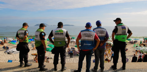 Agentes de segurança atuam na Operação Verão: abordagens pela cor da pele. Foto Fernando Frazão/Agência Brasil