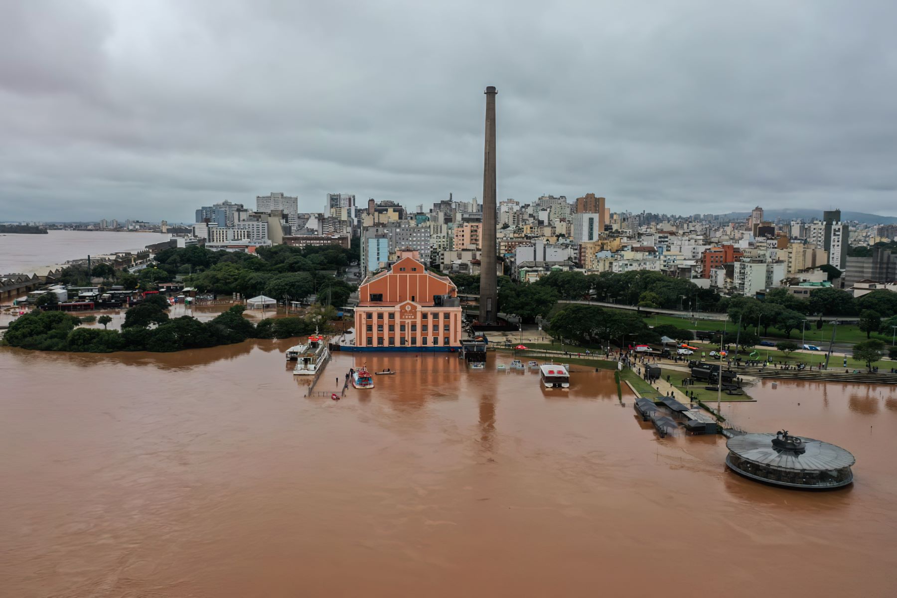 Porto Alegre tomada pelas águas do Guaíba: Rio Grande do Sul com mudaças no padrão de ventos, de temperatura, de umidade e de chuvas (Foto: Gilvan Rocha / Agência Brasil - 03/05/2024)