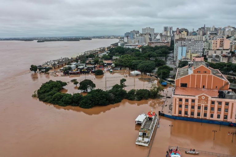 Porto Alegre invadida pelas águas do Guaíba: o modelo de crescimento econômico que causou o desastre representa o verdadeiro fator de risco (Foto: Gilvan Rocha/Agência Brasil - 03/05/2024)