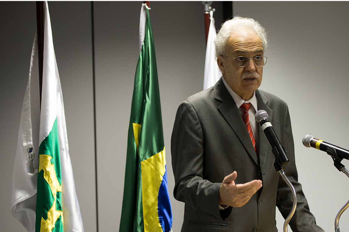 Carlos Nobre, durante evento em Brasília, sobre emissão de gases de efeito estufo: foco na preservação da Amazônia (Foto: Marcelo Camargo/Agência Brasil)