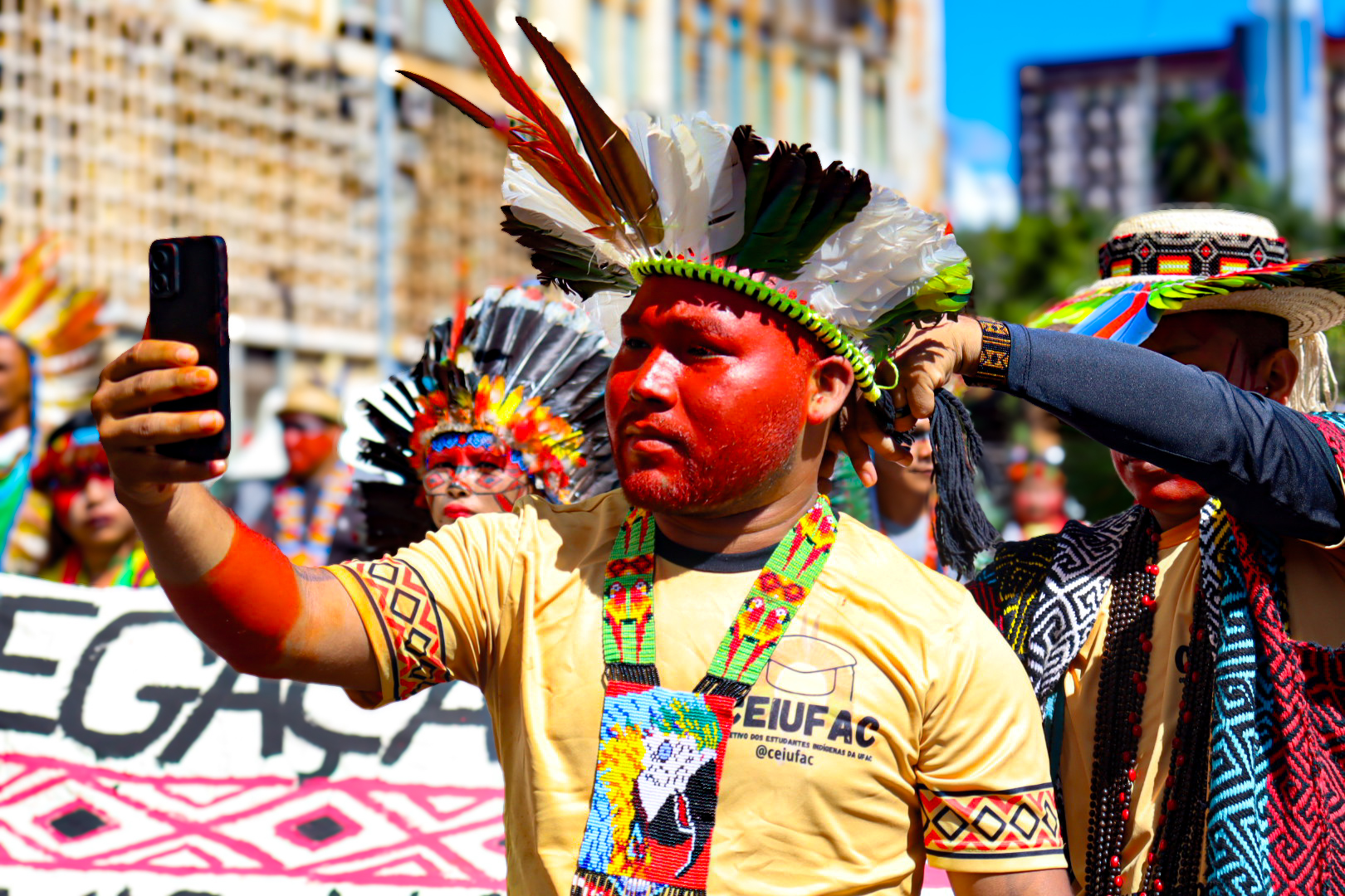 Samuel Arara em manifestação pelos direitos dos indígenas: mobilização para defender a natureza e garantir que leis saiam do papel (Foto: Arquivo Pessoal)