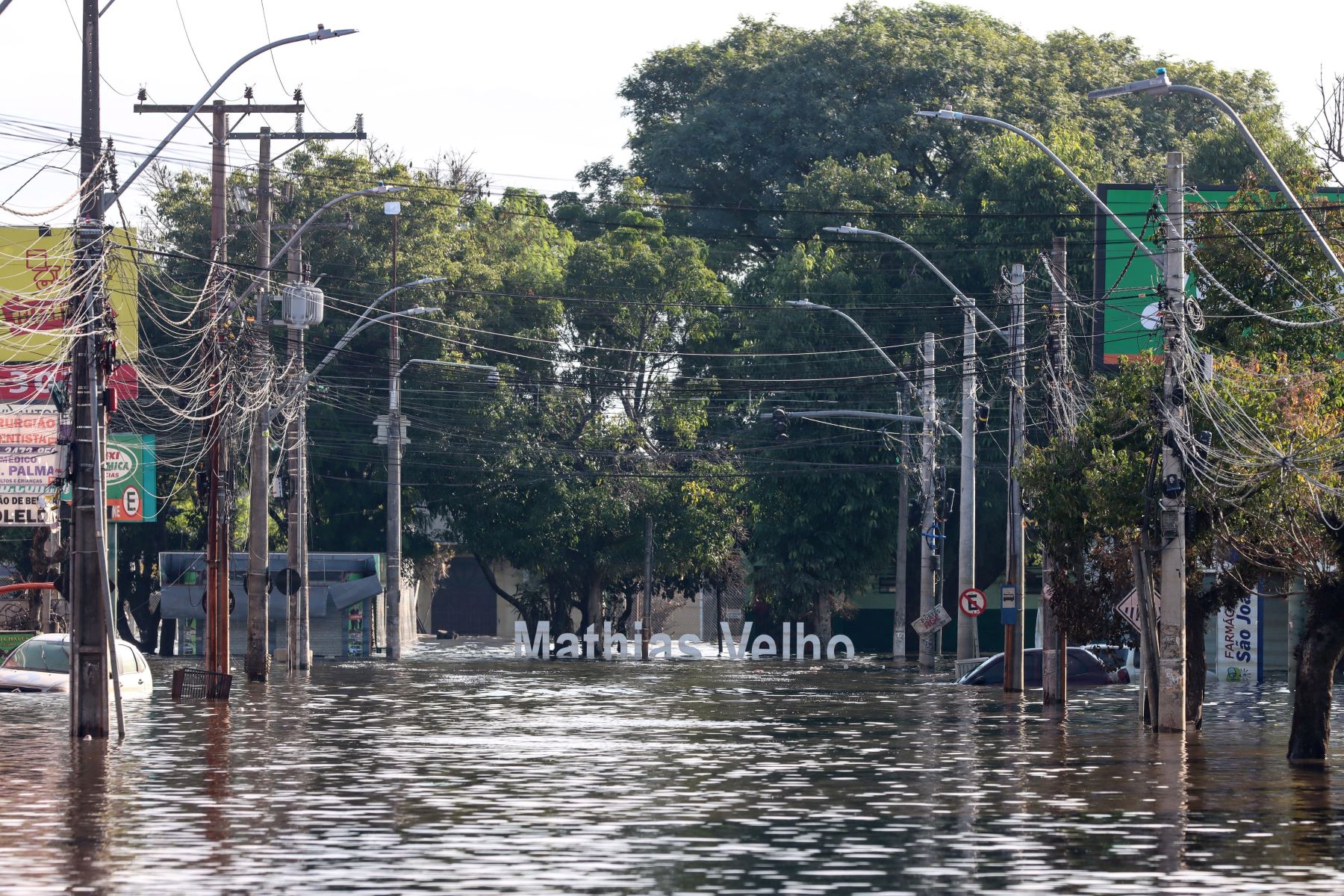 Área inundada em Canoas, na Região Metropolitana de Porto Alegre: mais de 50% do território do município afetado pelos temporais (Foto; Rafa Neddermeyer / Agência Brasil - 21/05/2024)