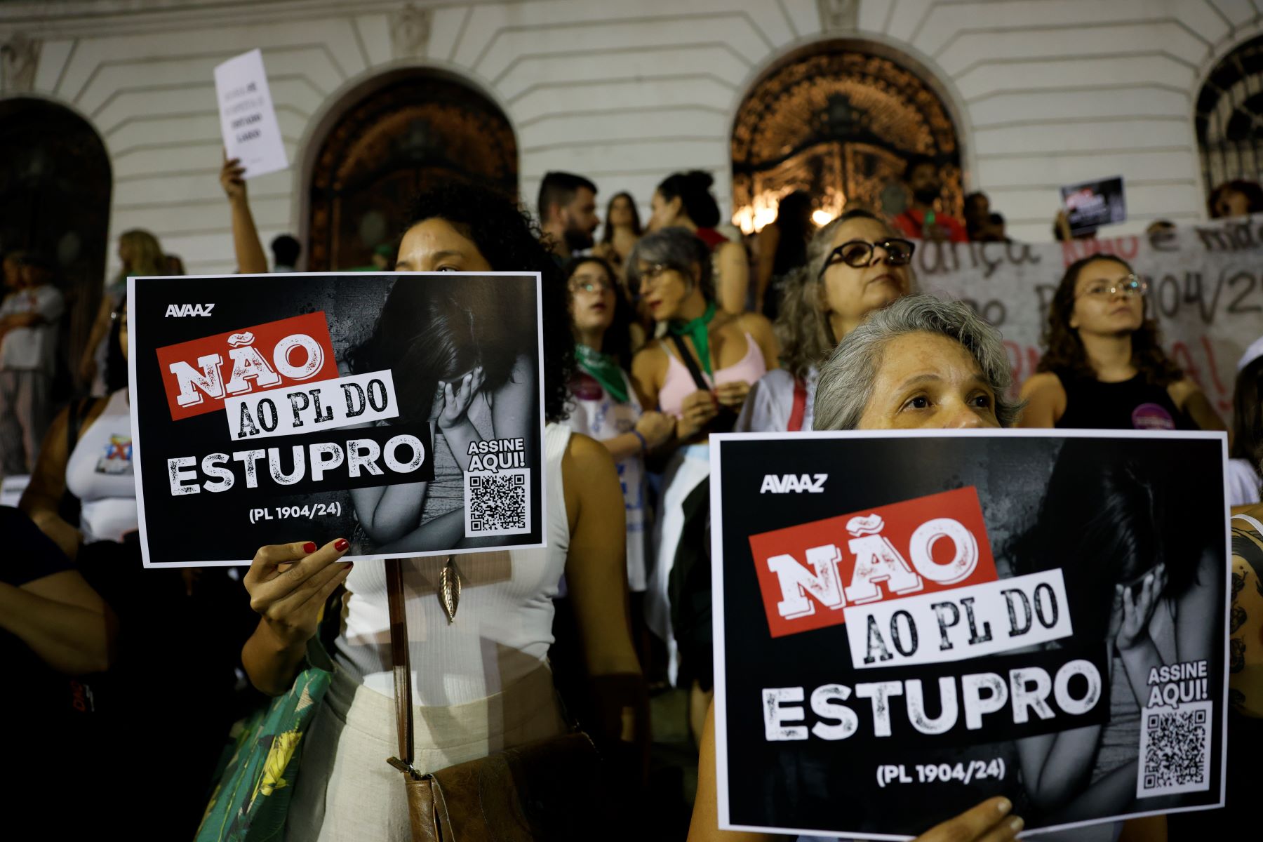 Mulheres protestam contra o PL 1904/24, o PL do estupro, no Rio de Janeiro: com aprovação, se uma mulher for estuprada e abortar, ela pode ficar duas décadas na prisão, enquanto a pena para o estuprador é de, no máximo, dez anos (Foto: Fernando Frazão / Agência Brasil)