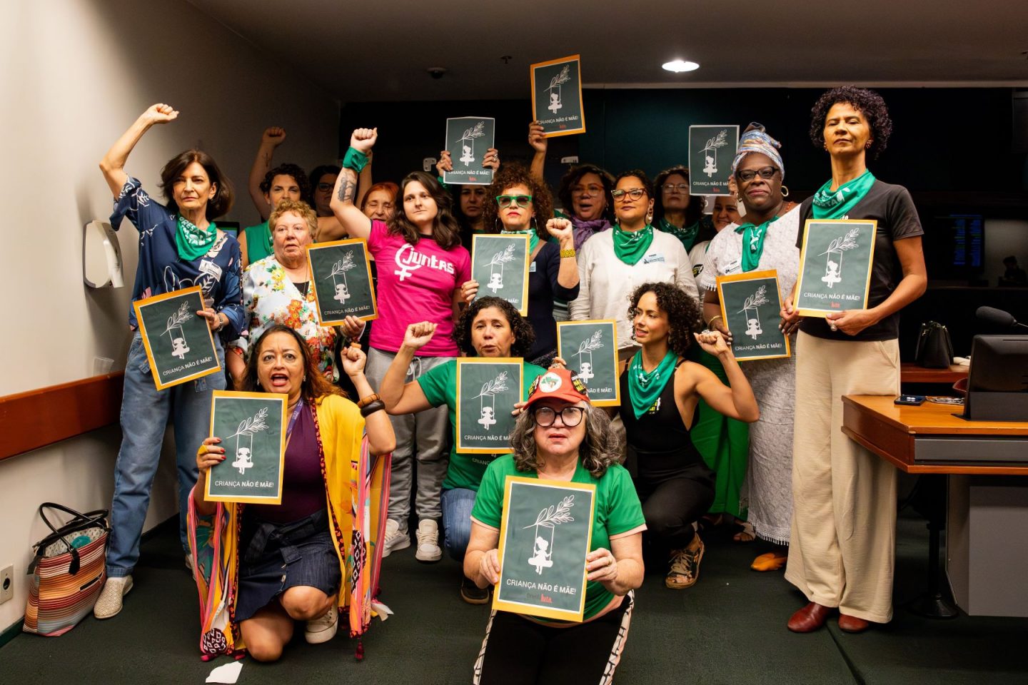Mulheres n Câmara dos Deputados para exigir arquivamento do PL do aborto: repúdio a projeto une diferentes vozes femininas (Foto: Juliana Duarte / Movimento Criança não é Mãe)
