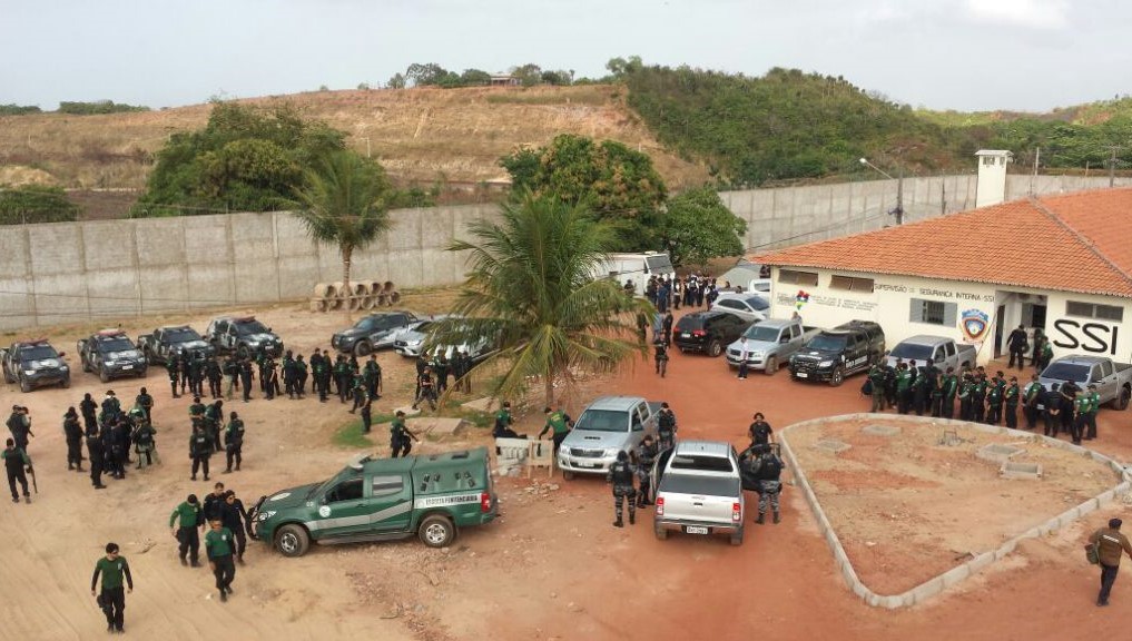 Policiais e agentes no pátio do Complexo de Pedrinhas antes das reformas: entrada de armas e falta de controle nas unidades (Foto: Governo do Maranhão - 2015)