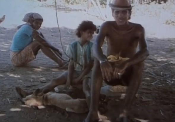 Antônio e a família no filme Terra prometida, primeiro filme da sequência suíça que aborda vida de camponeses no entorno de Sobradinho: impactos nas comunidades (Reprodução)