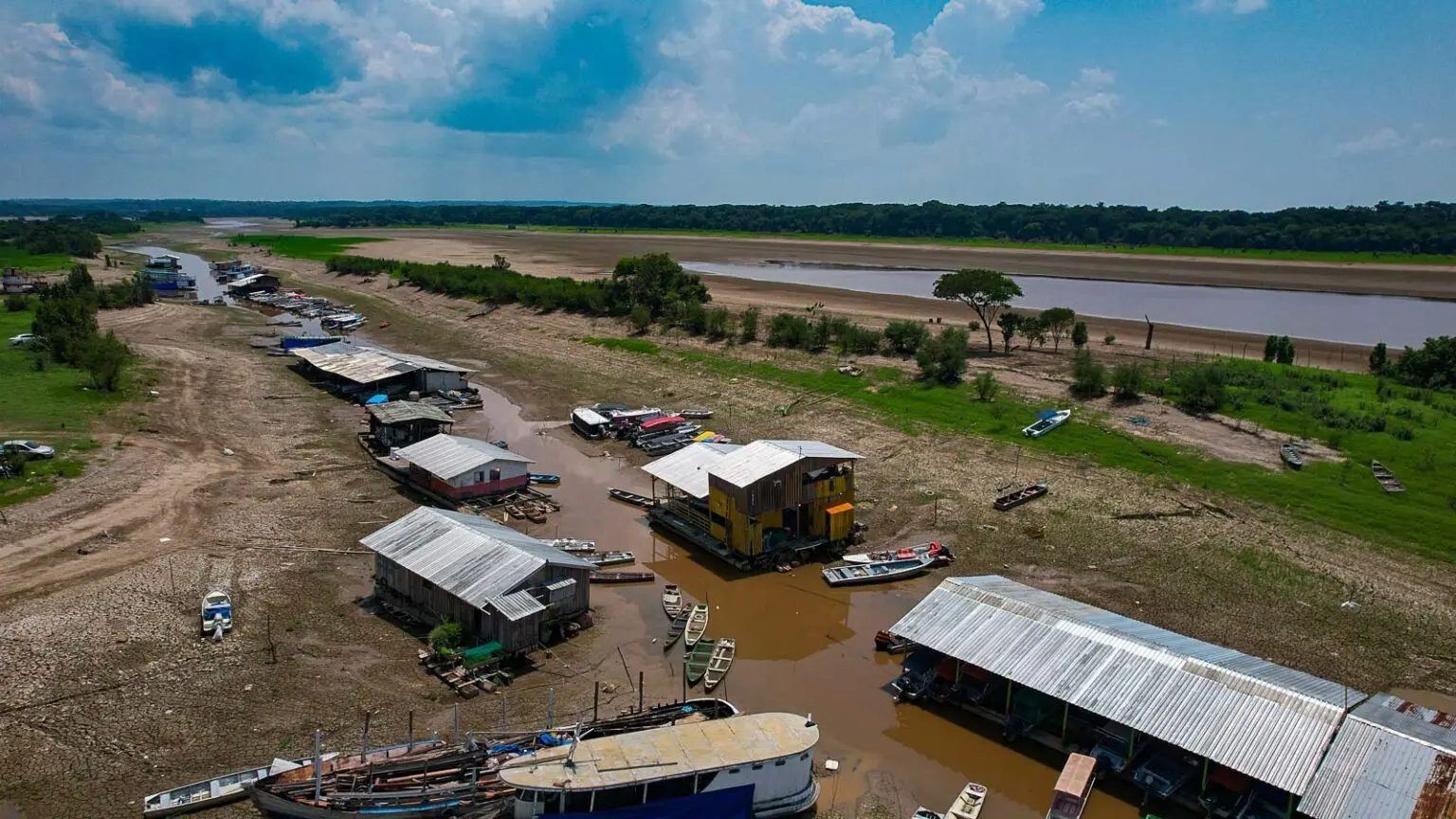 Seca dos rios no Amazonas: impacto na vida de milhares de pessoas que dependiam do rio para sobreviver (Foto: Alberto César Araújo/Amazônia Real)