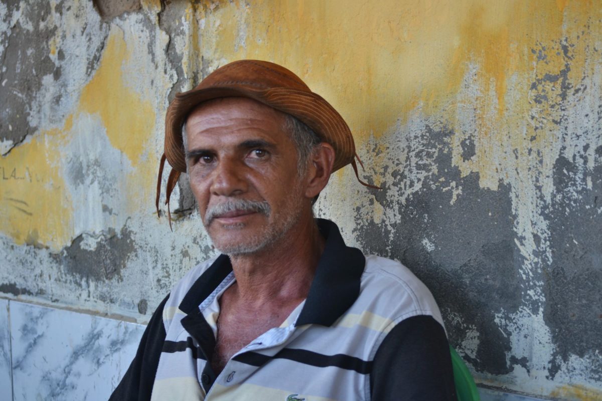 Desalojado na infância de sua casa numa comunidade alagada pela construção da hidrelétrica, Antonio Tomaquim teme a chegada de eólicas e a ameaça ao sítio arqueológico indígena (Foto: Nathallia Fonseca)
