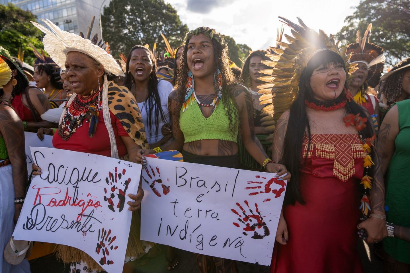 Manifestação contra a violência no Acampamento Terra Livre: Cimi registrou 208 assassinatos de indígenas em 2023, um aumento de 15,5% em relação aos 180 homicídios em 2022 (Foto: Tiago Miotto / Cimi - 25/04/2024)