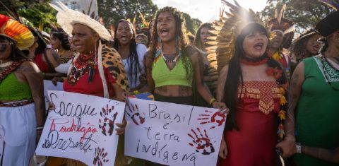 Manifestação contra a violência no Acampamento Terra Livre: Cimi registrou 208 assassinatos de indígenas em 2023, um aumento de 15,5% em relação aos 180 homicídios em 2022 (Foto: Tiago Miotto / Cimi - 25/04/2024)