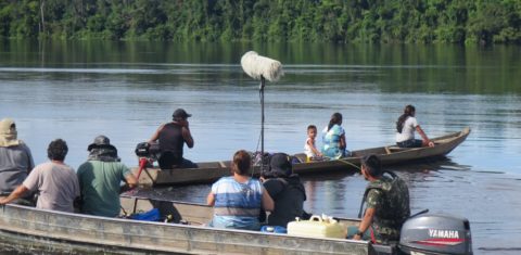 Filmagem do documentário no Rio Negro: O Contato acompanha famílias indígenas das etnias Yanomami, Arapaso, Baniwa e Hupda, em São Gabriel da Cachoeira (Foto: Divulgação)