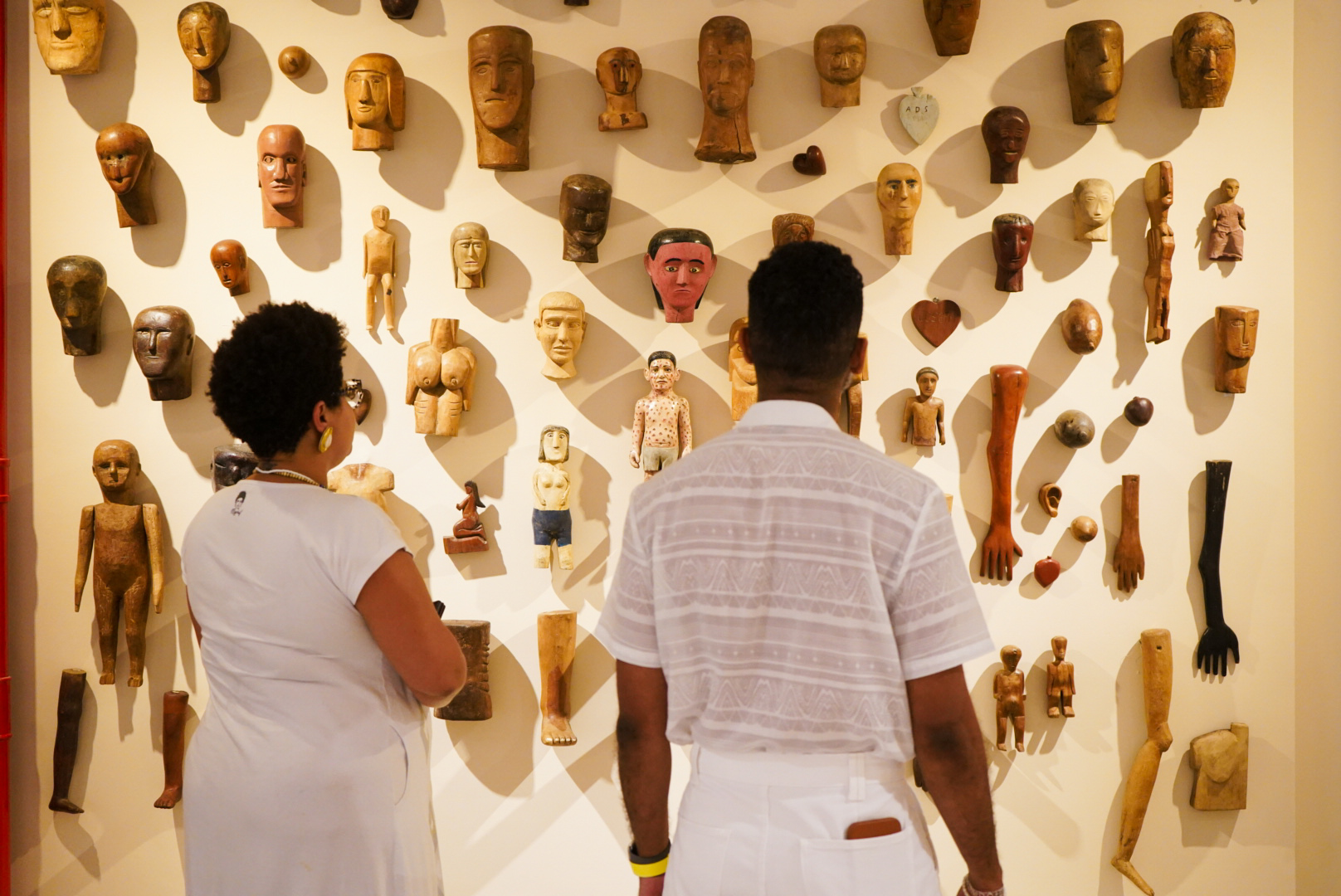 Visitantes na exposição 'Raízes: Começo, Meio e Começo': público de mais de 150 mil pessoas em quatro meses de exibição (Foto: Luan Teles / SecultBA)