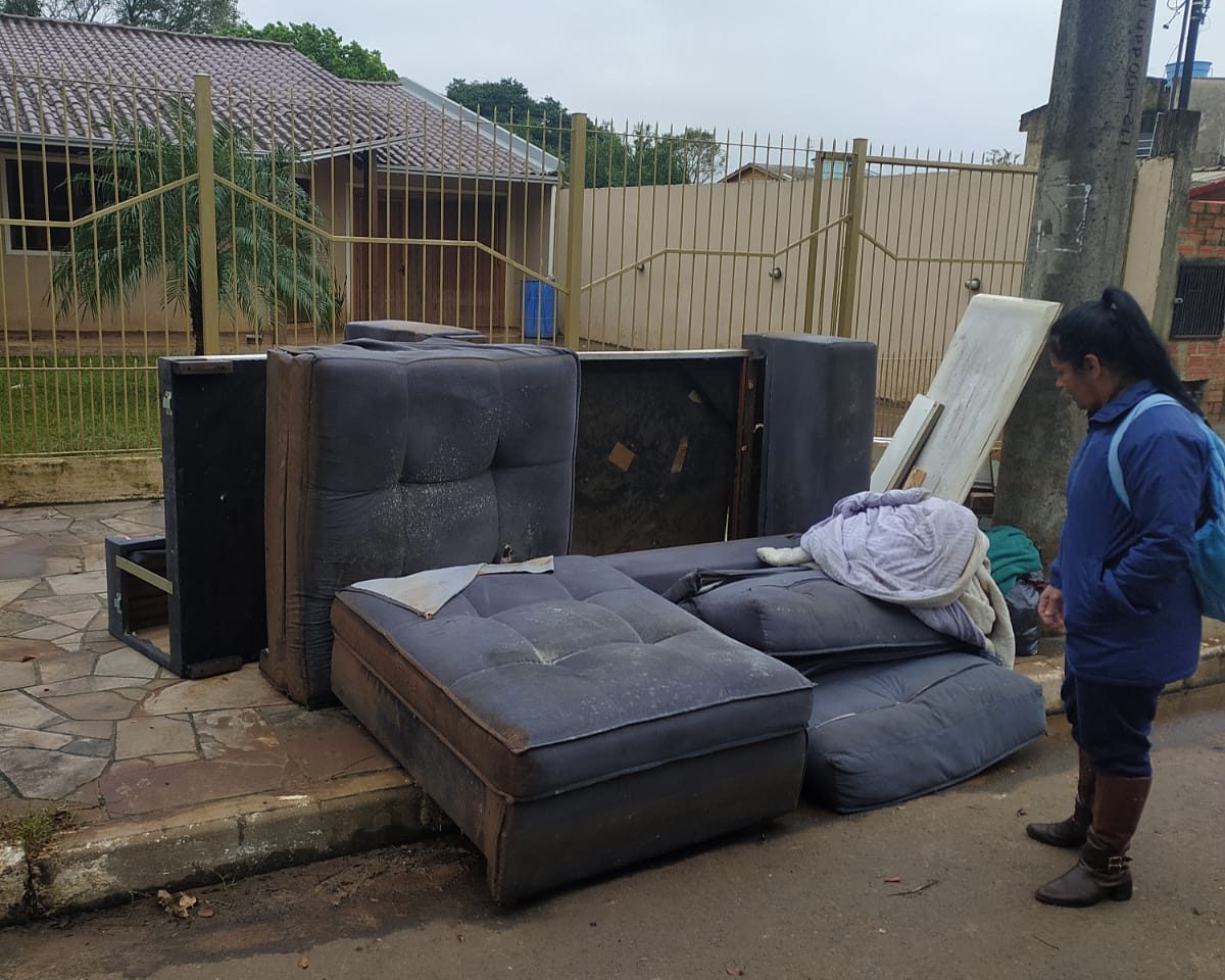 Cármen viu sua casa destruída, mas suas perdas foram muito além das materiais nas enchentes do Rio Grande do Sul (Foto: arquivo pessoal)