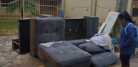 Cármen viu sua casa destruída, mas suas perdas foram muito além das materiais nas enchentes do Rio Grande do Sul (Foto: arquivo pessoal)