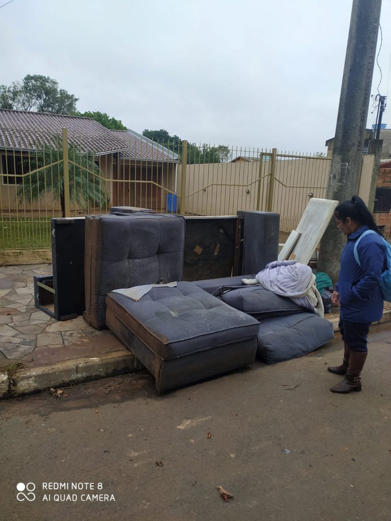 Cármen viu sua casa destruída, mas suas perdas foram muito além das materiais nas enchentes do Rio Grande do Sul (Foto: arquivo pessoal)