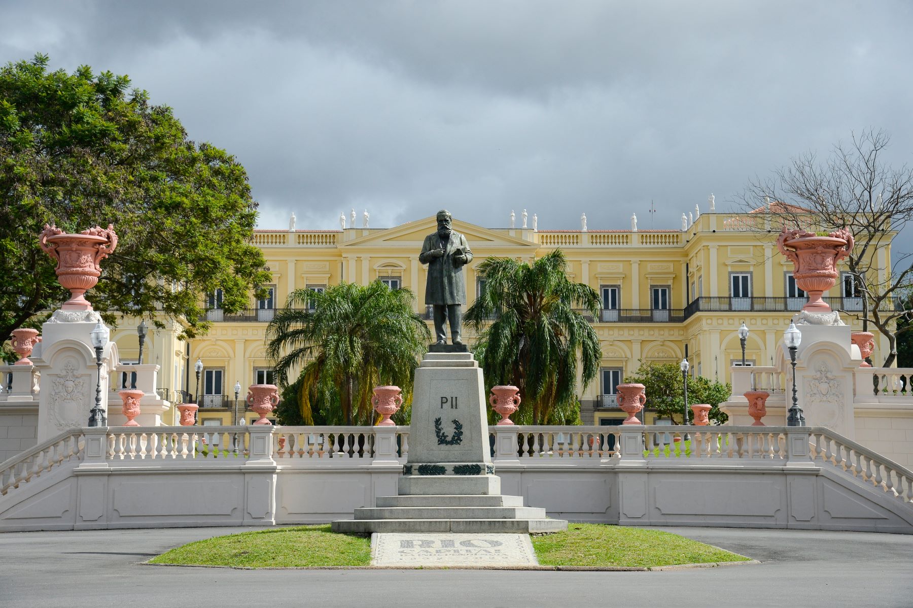 O Museu Nacional com a fachada recuperada: ainda faltam R$ 95 milhões para a reconstrução interna da sede no Palácio de São Cristóvão (Foto: Tomaz Silva / Agência Brasil)