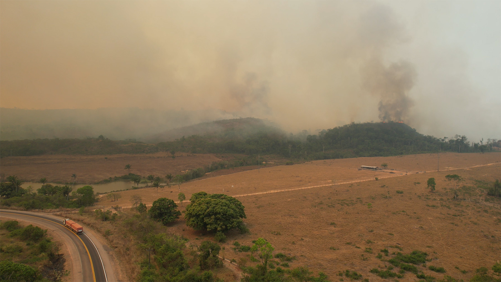 Queimadas no Parna Jamanxim, às margens da BR-163. no Pará: fumaça tóxica assusta população (Foto: Alberto César Araújo / Amazônia Real)