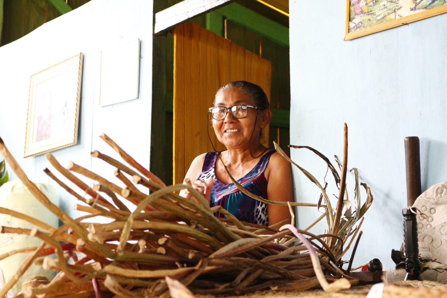 Há quase 30 anos, as artesãs da Barra do São Lourenço sofrem restrições ao seu trabalho e à sobrevivência no Pantanal. Foto Ecoa