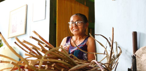 Há quase 30 anos, as artesãs da Barra do São Lourenço sofrem restrições ao seu trabalho e à sobrevivência no Pantanal. Foto Ecoa